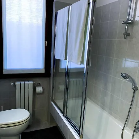 Rosada Apartment Stresa